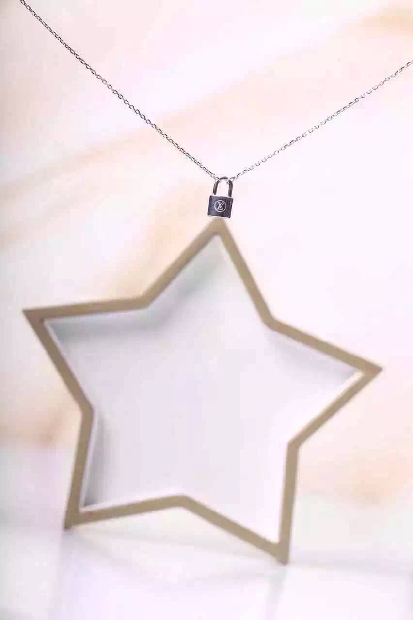 Wholesale L0vis Vvtt0n Logo Necklace