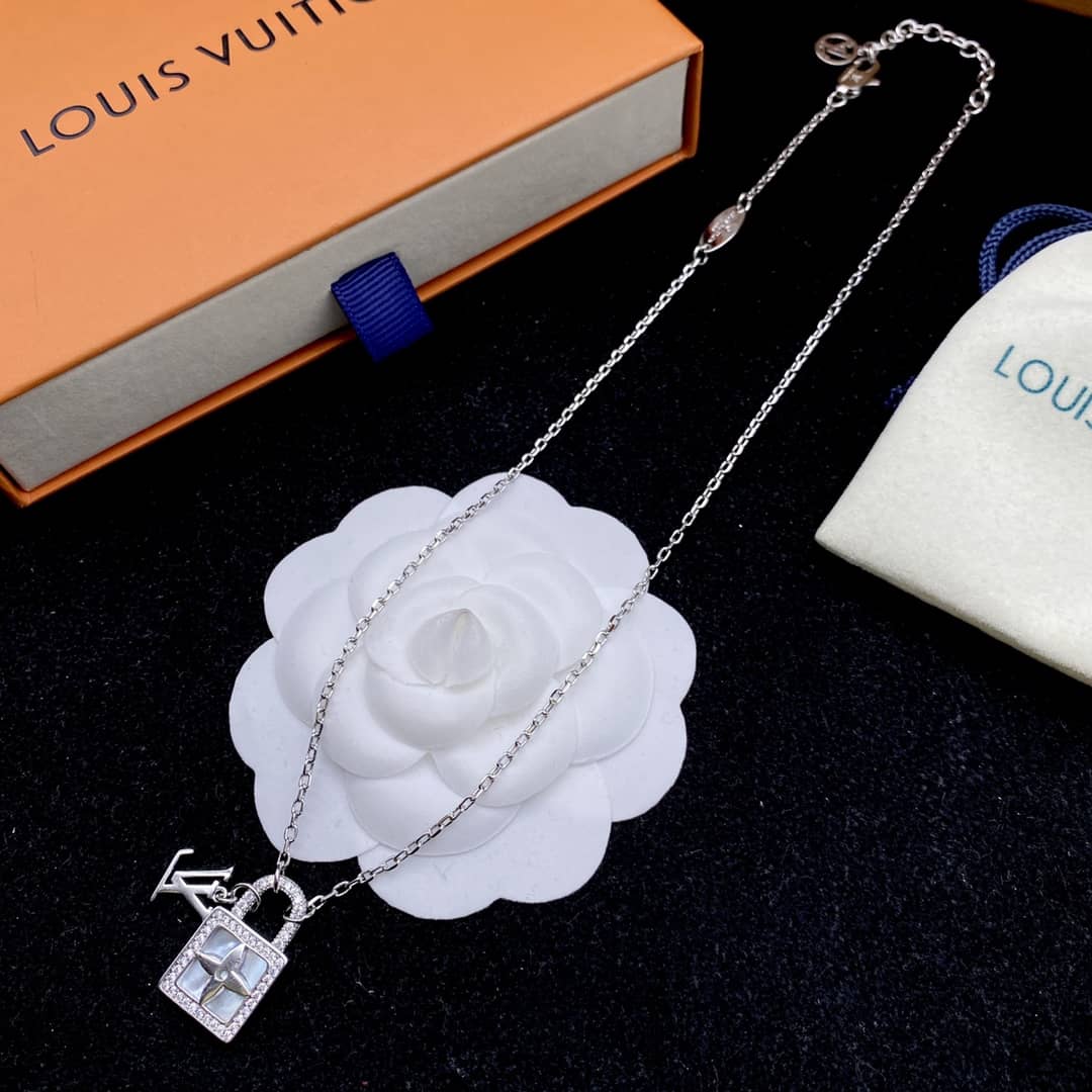 L0vis Vvtt0n Necklace First Copy