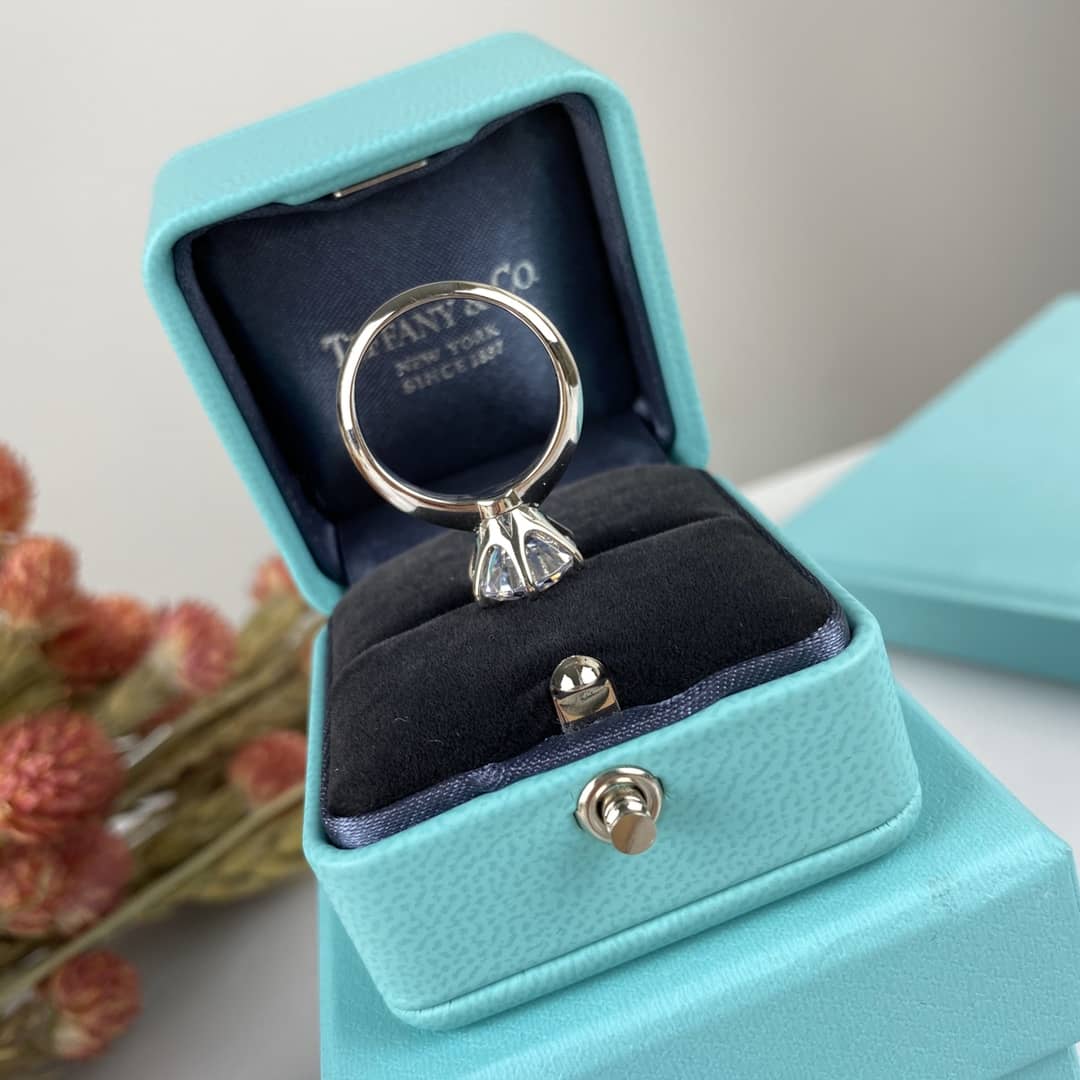 High Quality T*f*ny Ring