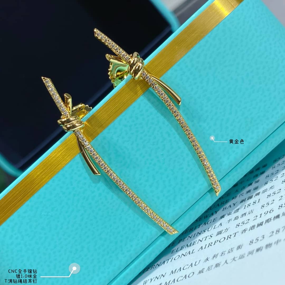 Designer T*f*ny Classic Earring