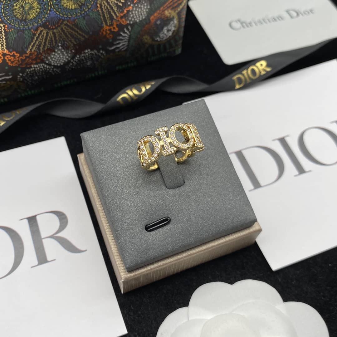 Top Quality Chr1st1an D10r Ring