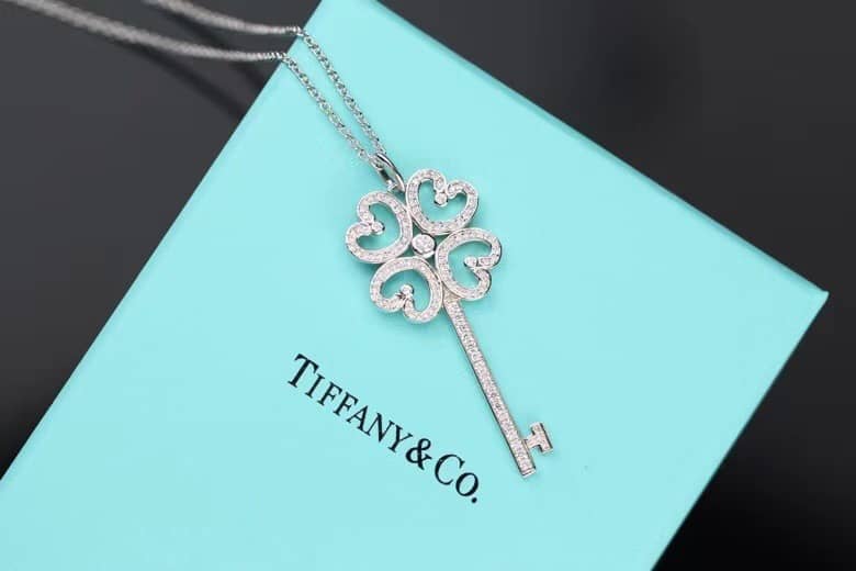 T*f*ny Necklace For Sale