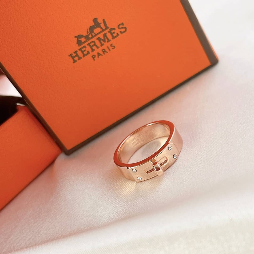 Designer H**me5 Classic Ring