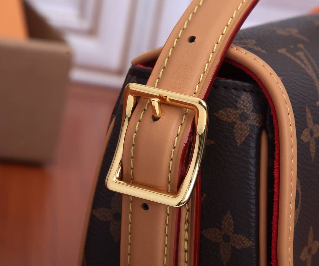 L0vis Vvtt0n Monogram Canvas Tambourin Replica Bag M44860