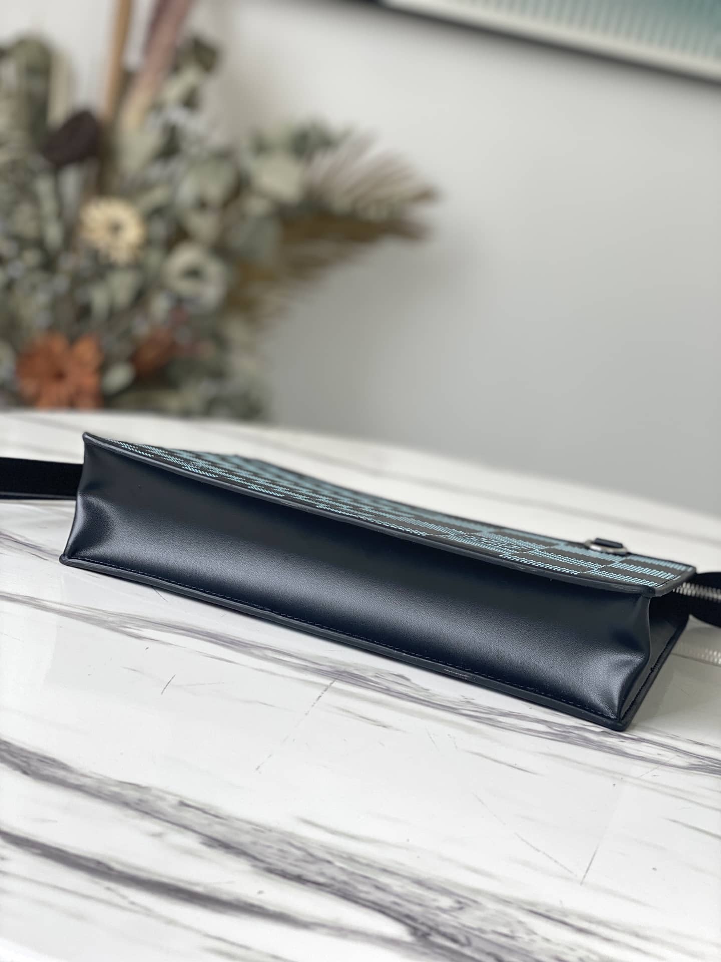L0vis Vvtt0n Damier Infini 3D Cowhide Leather Standing Pouch Replica Green N60449