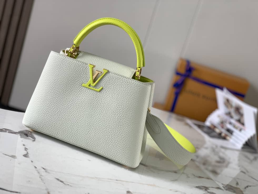 L0vis Vvtt0n Capucines BB Snow White M59468 Replica Shoulder Bag