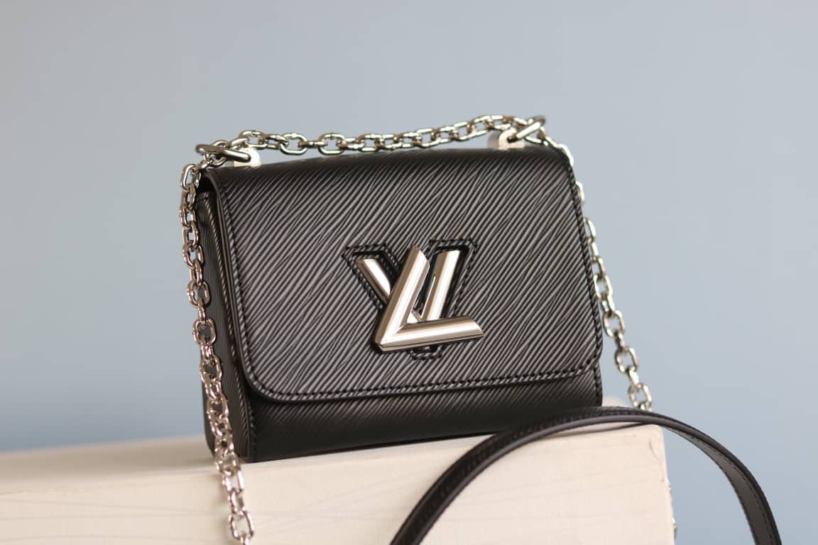 L0vis Vvtt0n Replica Twist MM Epi Leather Bag Black