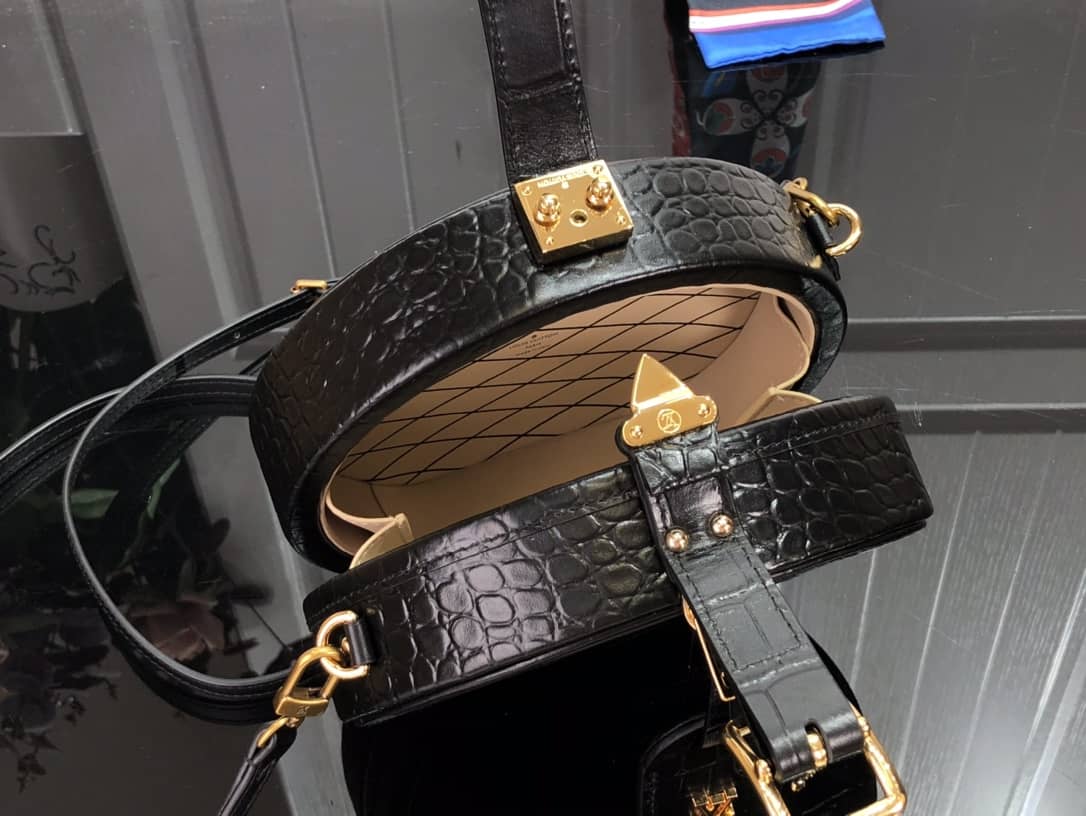 Best Replica L0vis Vvtt0n Petite Boite Chapeau Crocodilien Brillant Replica Bag Black N93597(ColaReps)