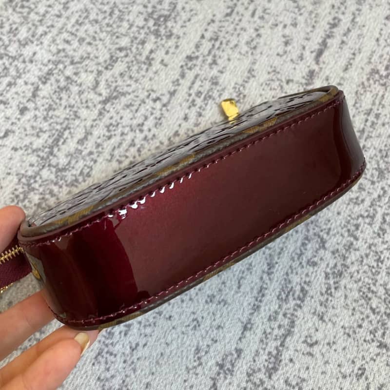 L0vis Vvtt0n Pochette Dupe  Monogram Vernis Accessories Pouch Purple M58009