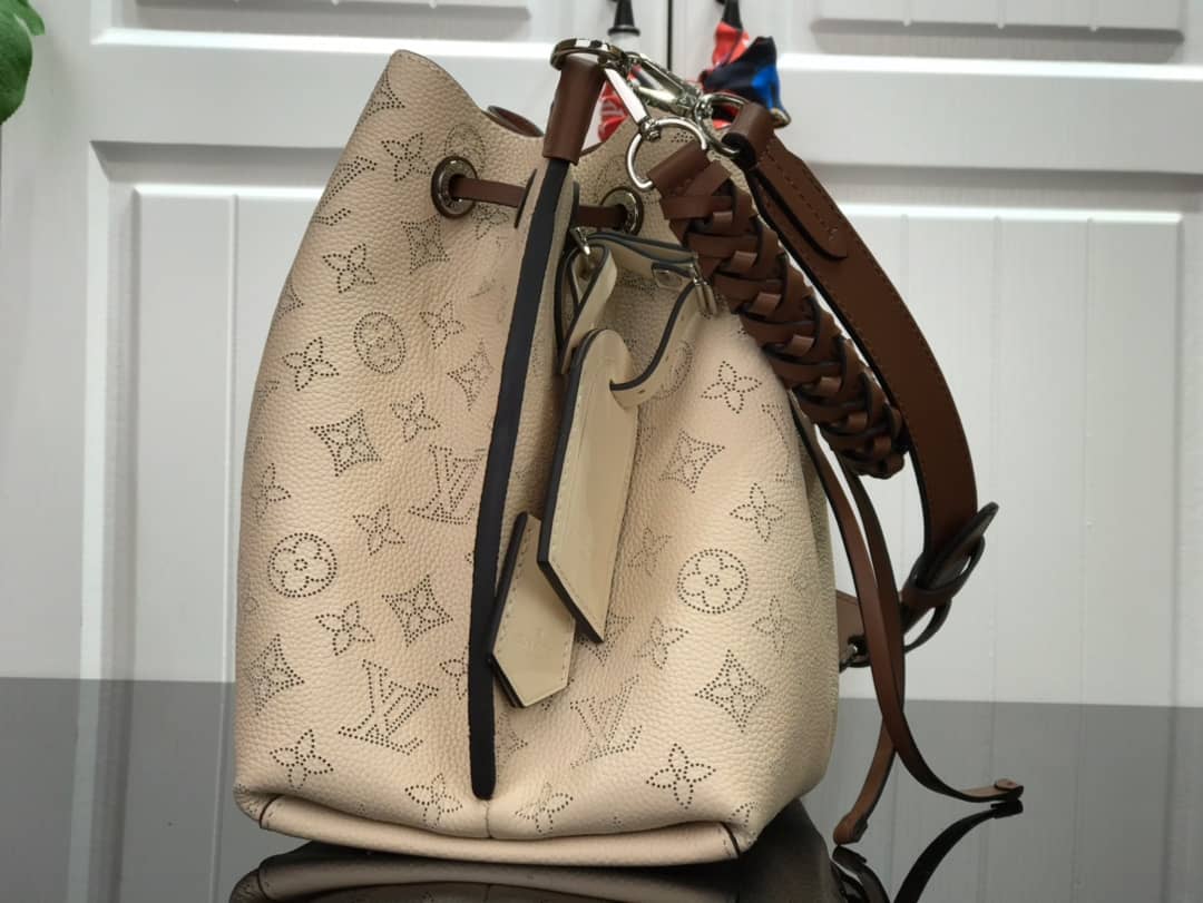 L0vis Vvtt0n Mahina Muria Replica Handbag Beige M55801