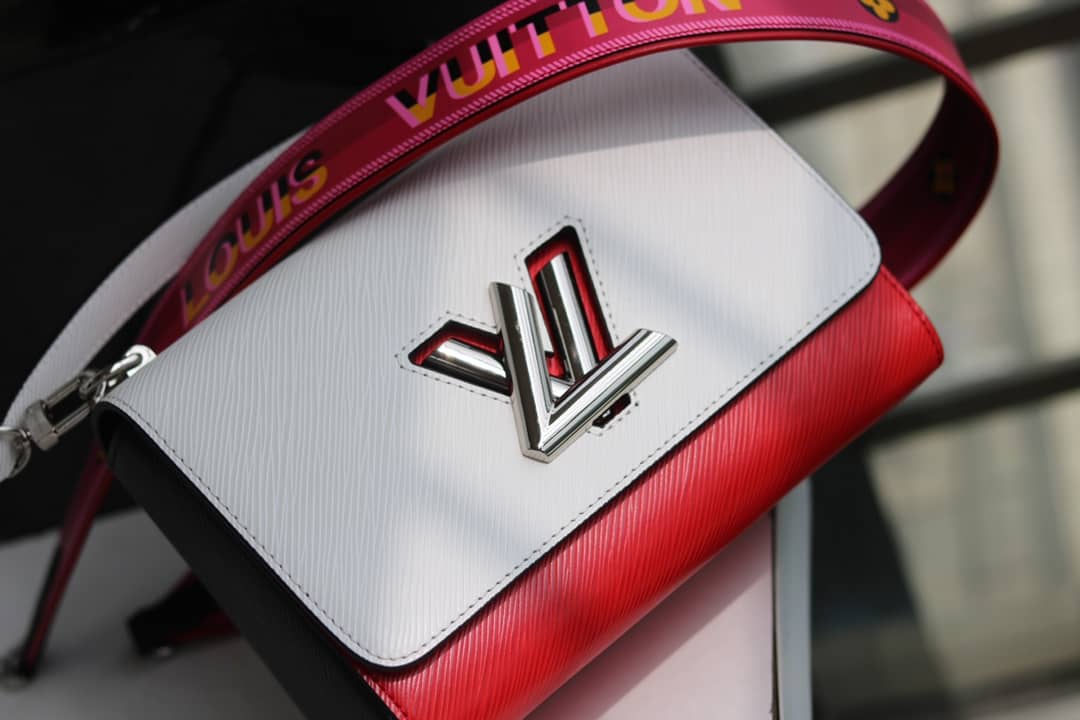 L0vis Vvtt0n Textured Epi Leather Twist Series Bag White