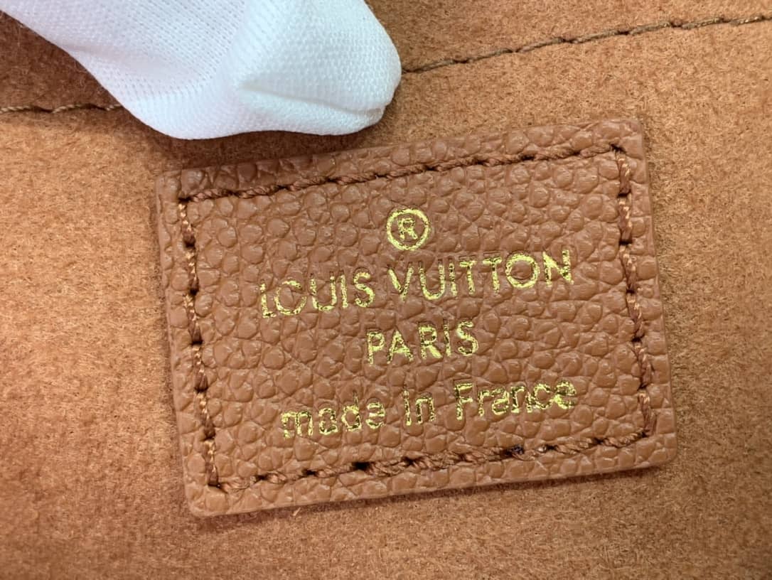 L0vis Vvtt0n Pochette Monogram Empreinte Cowhide Leather Replica Crossbody Bag M45777