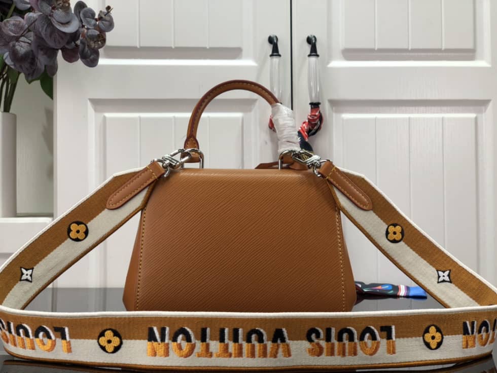 L0vis Vvtt0n Cluny Mini Epi Leather M58928 Replica Shoulder Bag