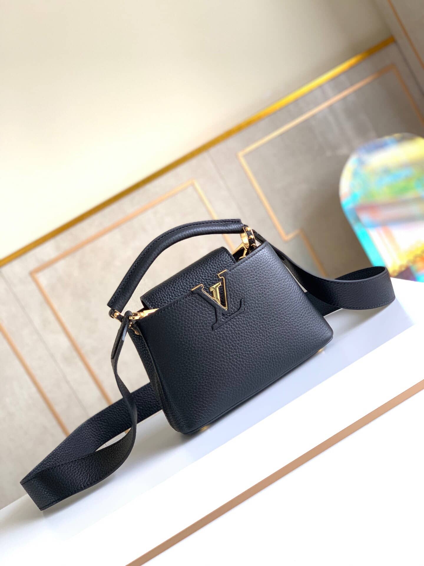 L0vis Vvtt0n Taurillon Leather Capucines Mini Replica Bag Black M55985