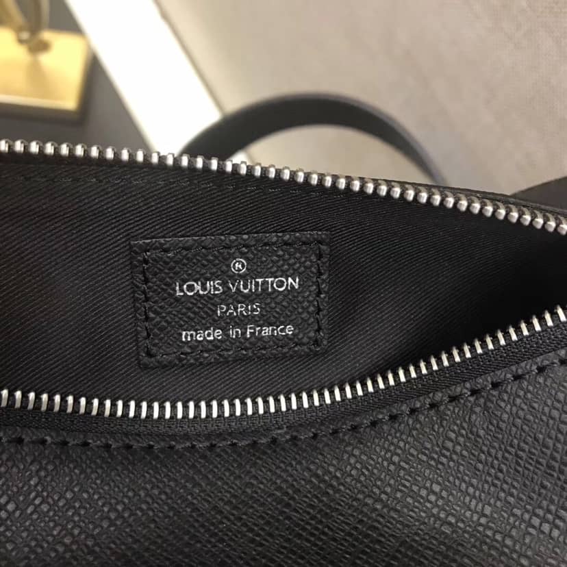 L0vis Vvtt0n Taiga Pochette Grigori Mens Shoulder Bag Replica Black M30505