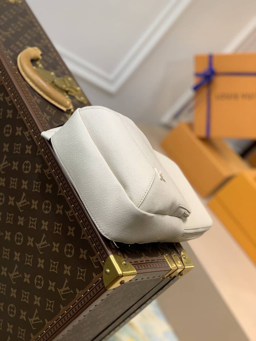 Best Replica L0vis Vvtt0n Taiga Avenue Sling Bag M30803 Replica Shoulder Bag(ColaReps)