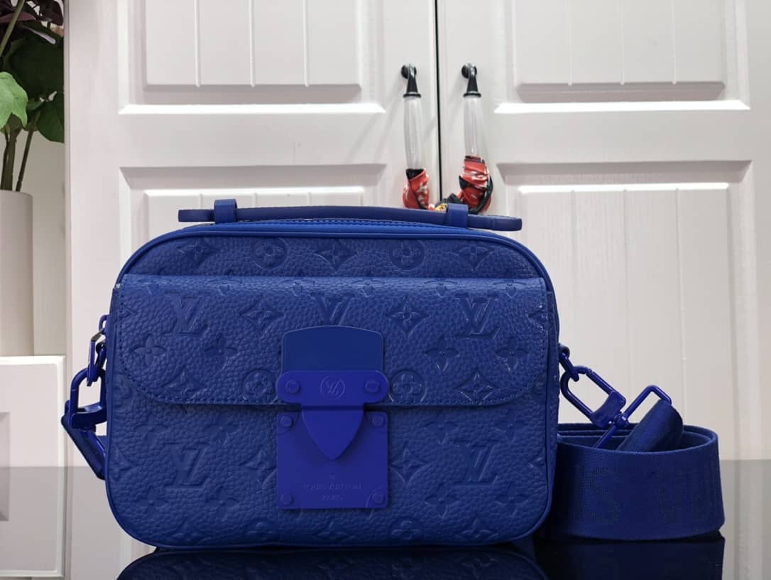 L0vis Vvtt0n S Lock Messenger Bag Replica Blue M58489