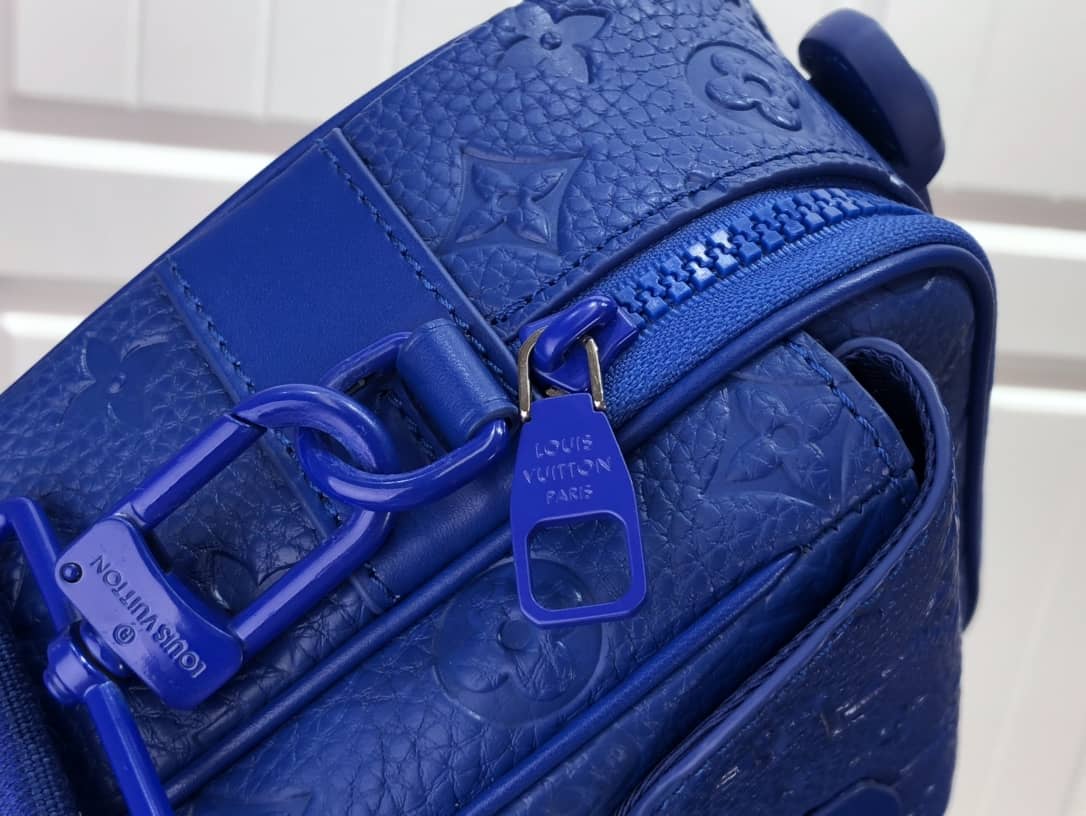 L0vis Vvtt0n S Lock Messenger Bag Replica Blue M58489