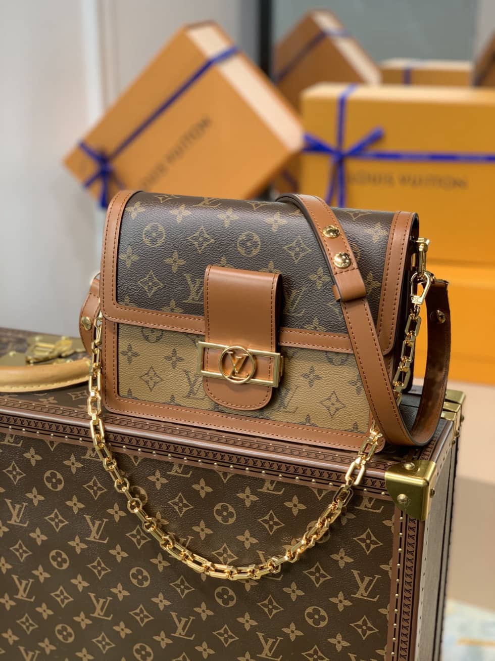 L0vis Vvtt0n Monogram Dauphine MM M44391 Replica Crossbody Bag