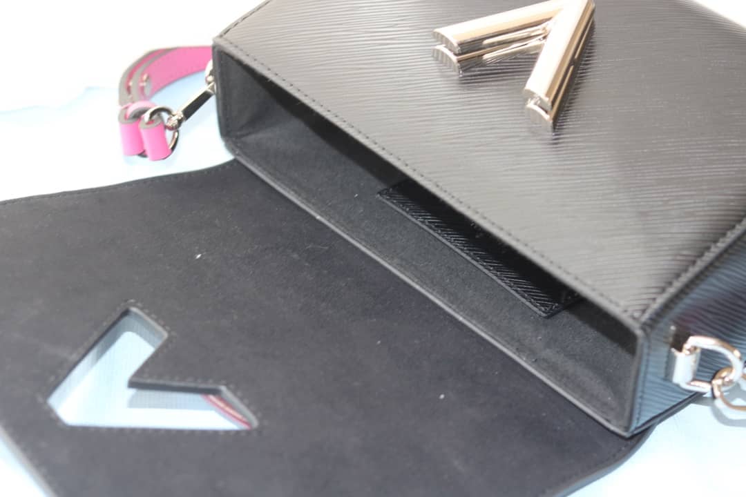 L0vis Vvtt0n Epi Twist PM Chain Black M50332 Replica Crossbody Bag