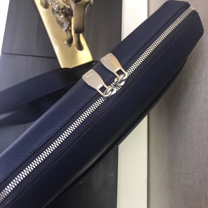 L0vis Vvtt0n Taiga Grigori MM Messenger Bag Replica Blue M30206