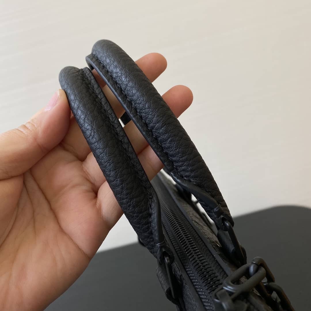 L0vis Vvtt0n Sac Plat Messenger Bag Replica Black M55891