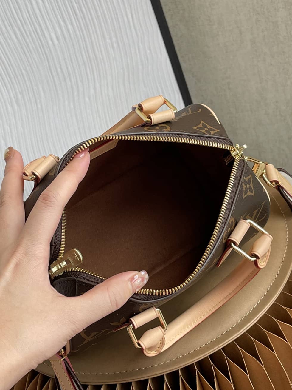 L0vis Vvtt0n Speedy Bandouliere 20 M45948 Replica Shoulder Bag