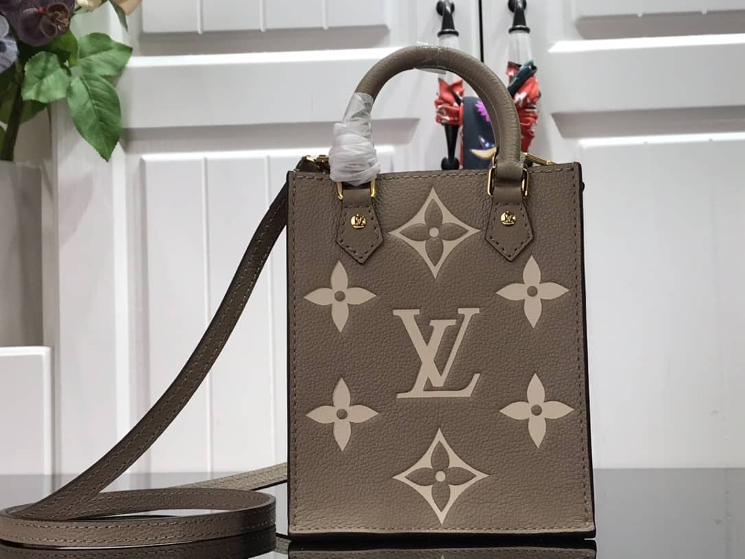 L0vis Vvtt0n Monogram Petit Sac Plat Bag Replica Gray M80449