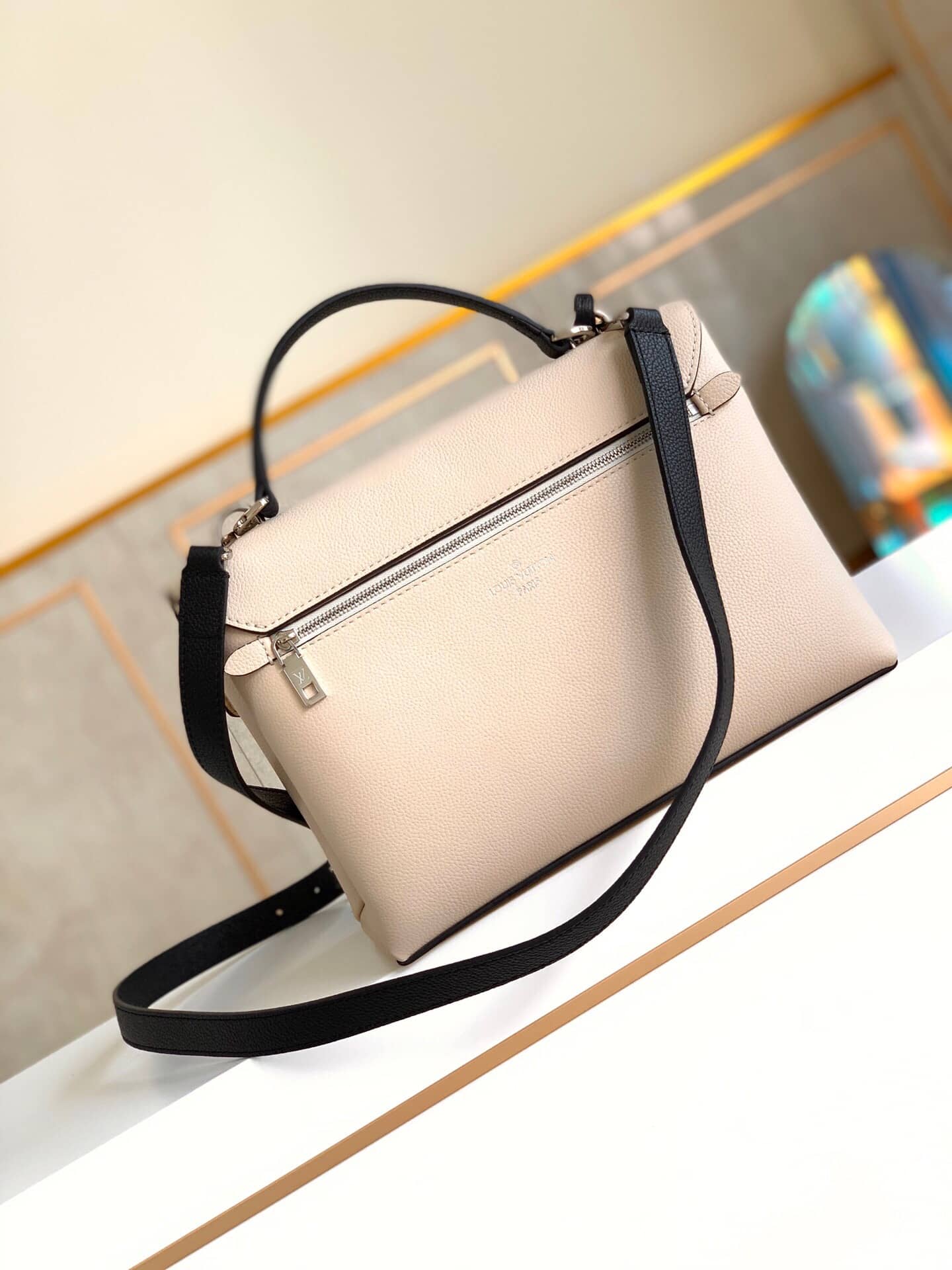 L0vis Vvtt0n Quartz Kabuki My Lockme Bag Replica M53891