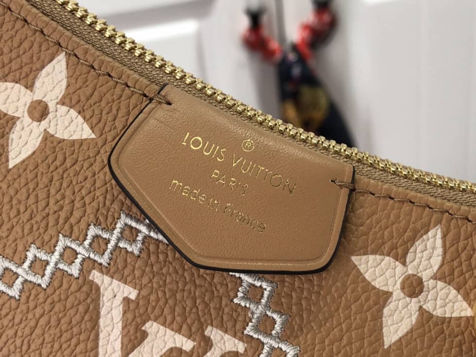 L0vis Vvtt0n Easy Pouch On Strap M81137 Replica Crossbody Bag
