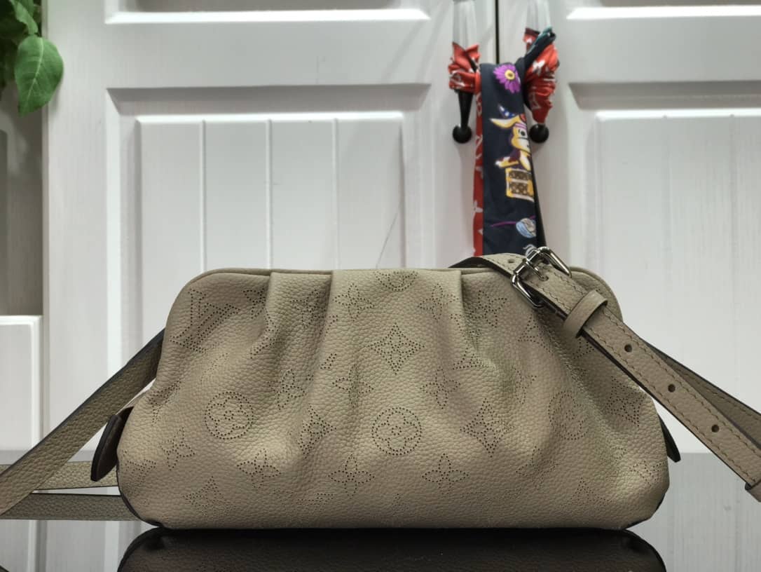 L0vis Vvtt0n Scala Mini Replica Pouch Gray M80092