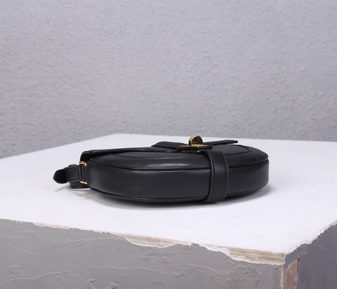 Ce1i*e Small Besace 16 Cowhide Replica Saddle Bag