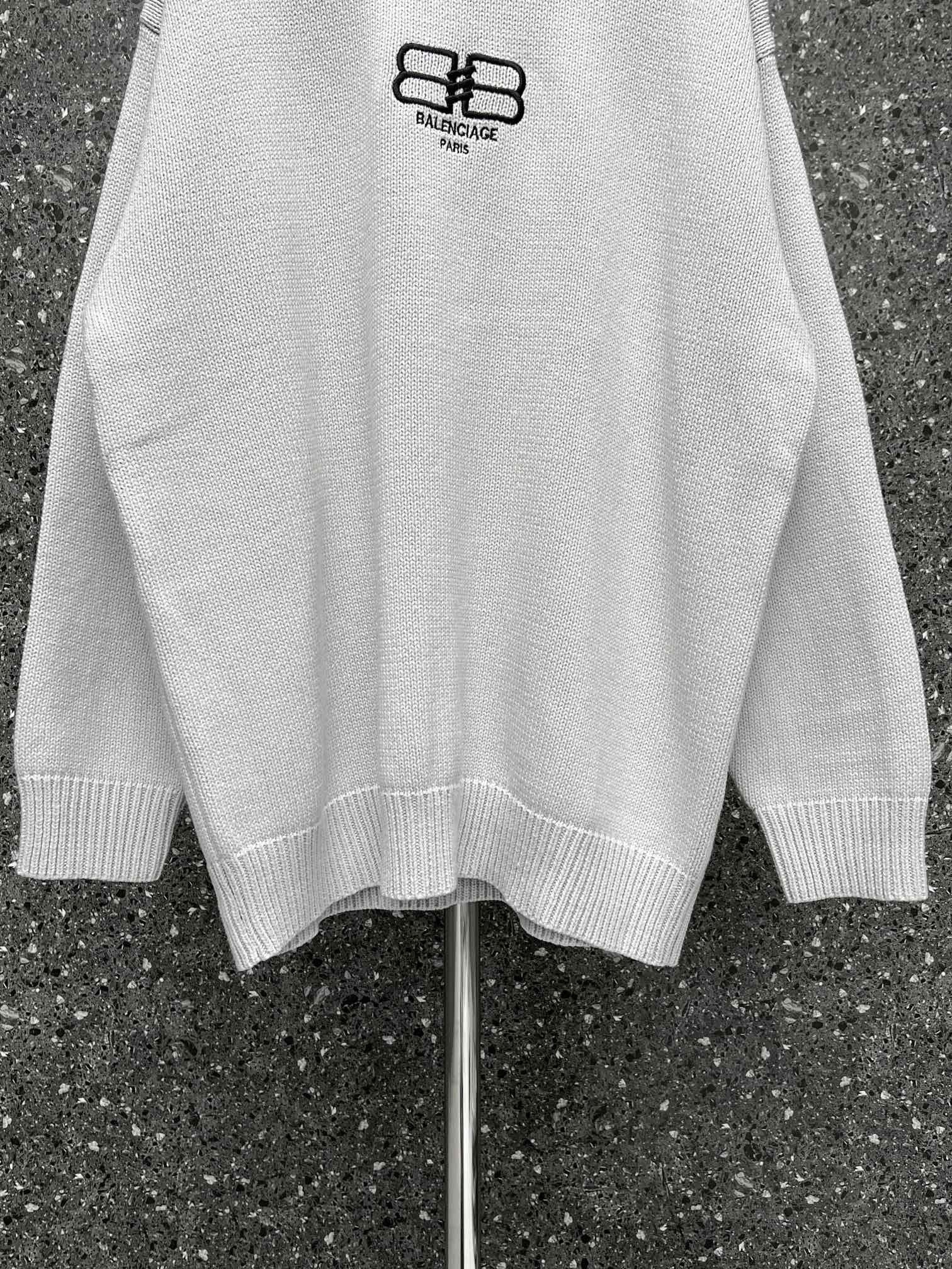 Ba1en*iaga Sweater