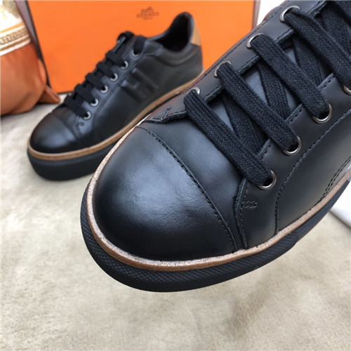H**me5 sneaker