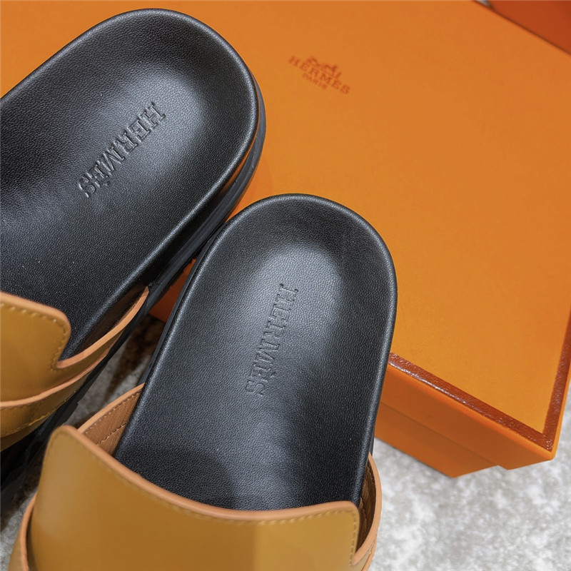 H**me5 kelly buckle slippers