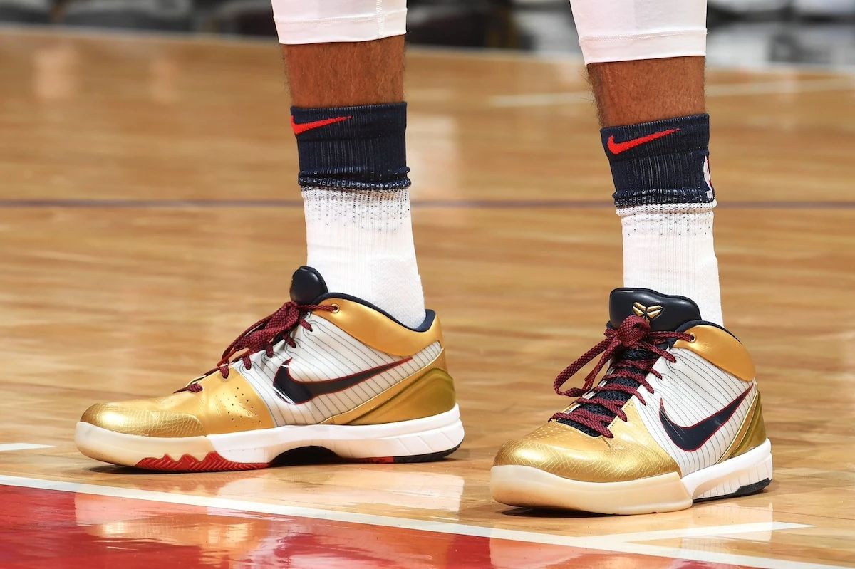 ZOOM KOBE 4 